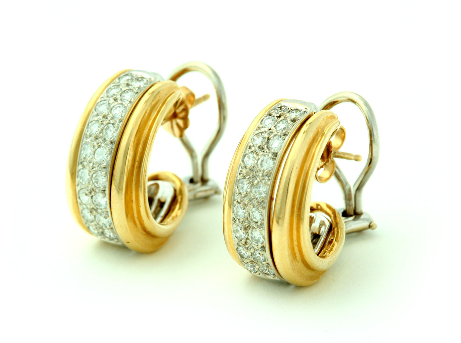 GOLD AND PAVE' DIAMOND EARRINGS. 