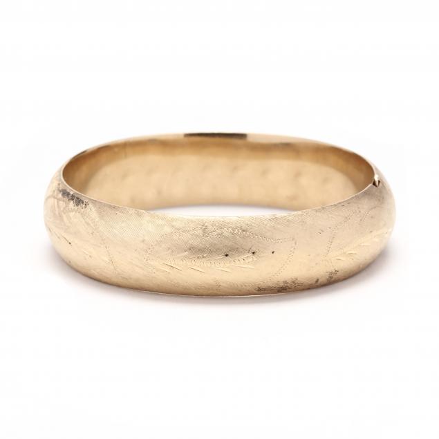 GOLD BANGLE BRACELET The convex