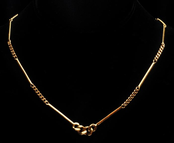 GOLD CHAIN AND BAR NECKLACE Stamped