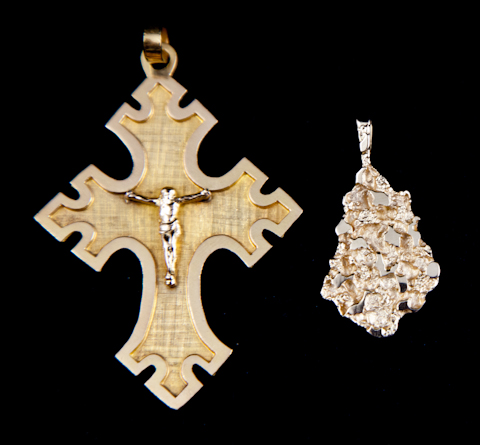 GOLD CRUCIFIX PENDANT AND GOLD