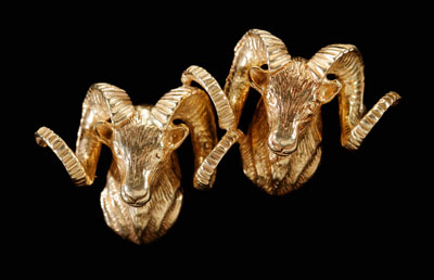 Gold Double Ram's Head Pin 14 kt.