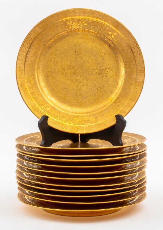 GOLD-ENCRUSTED PORCELAIN SERVICE