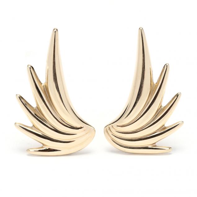 GOLD FEATHER MOTIF EARRINGS In a