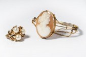 GOLD HINGED BANGLE CAMEO BRACE