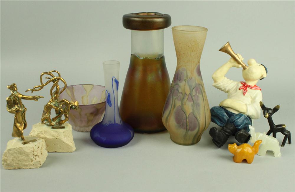GOLD IRIDESCENT ART GLASS TRUMPET