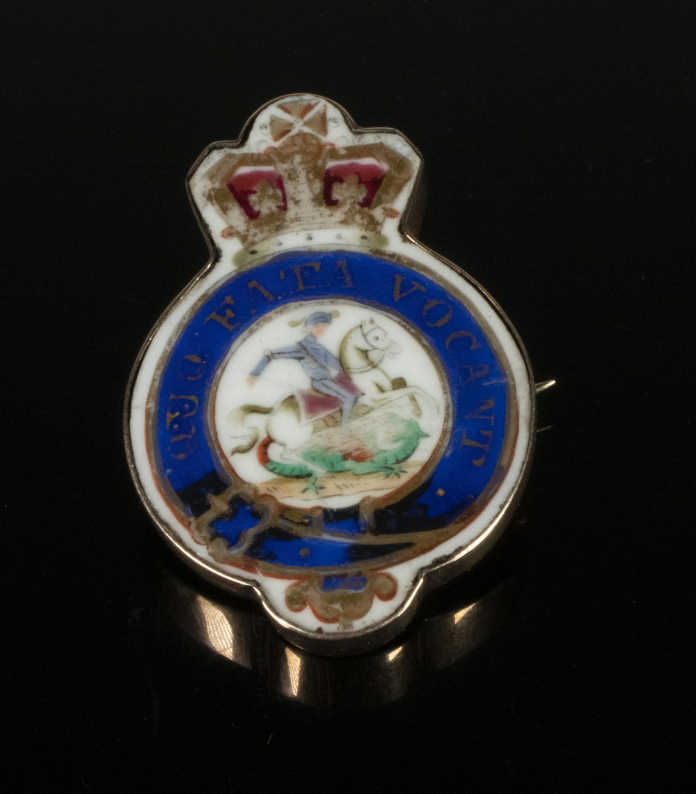 GOLD & PORCELAIN BROOCH Vintage