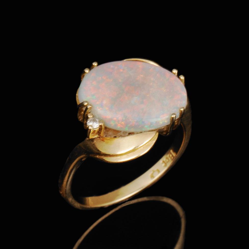 GOLD, PRONG SET AUSTRALIAN FIRE