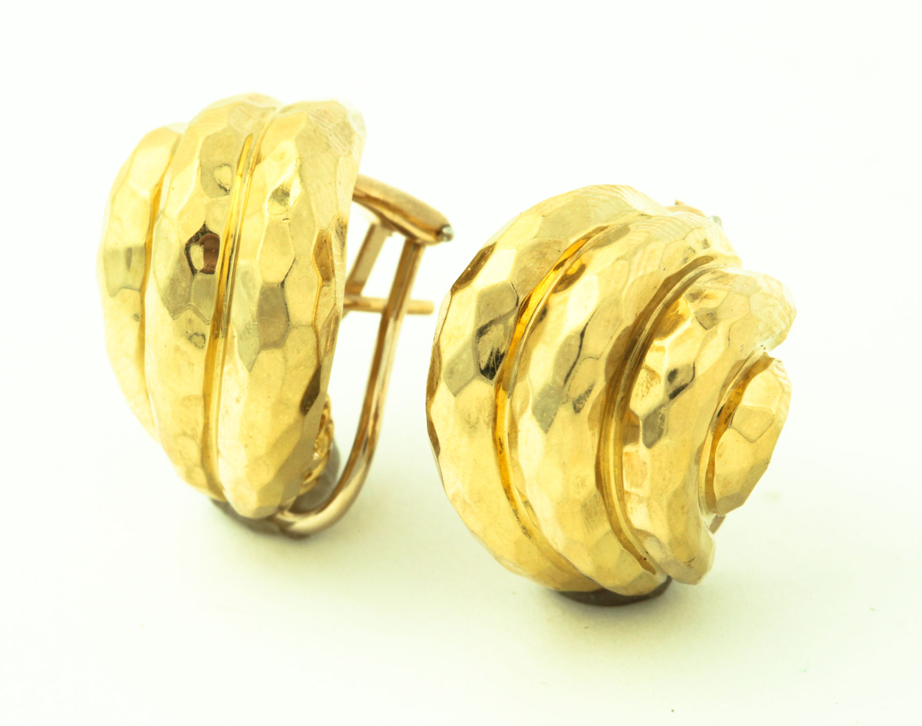 GOLD RIBBED EARRINGS.  Twentieth