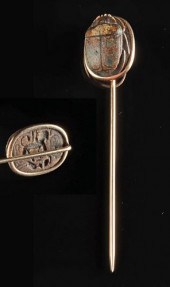 GOLD TIE PIN W/ EGYPTIAN SCARA