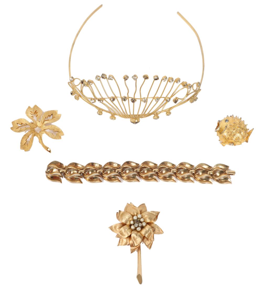 GOLD TONE 5PC JEWELRY GROUP: SPHINX