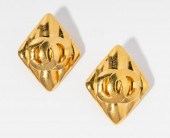 GOLD TONE RHOMBUS CHANEL LOGO