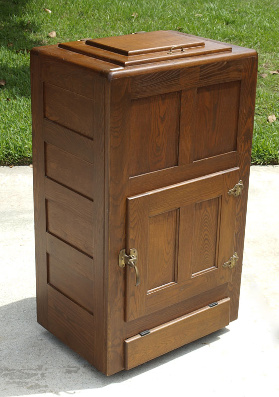 GOLDEN OAK ICE CHEST: Hinged lift