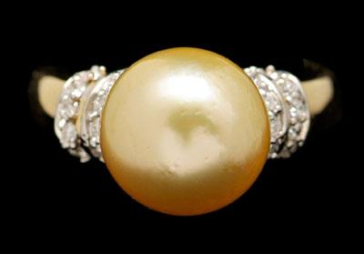 Golden pearl ring, central south