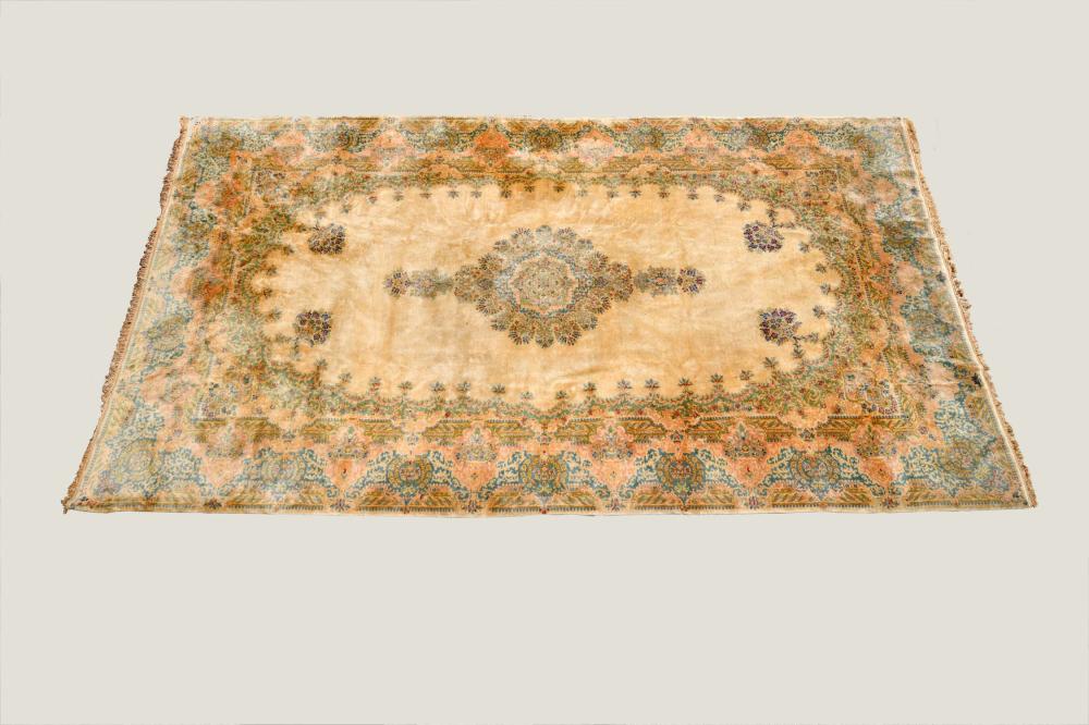 GOOD PERSIAN KIRMAN CARPETThe