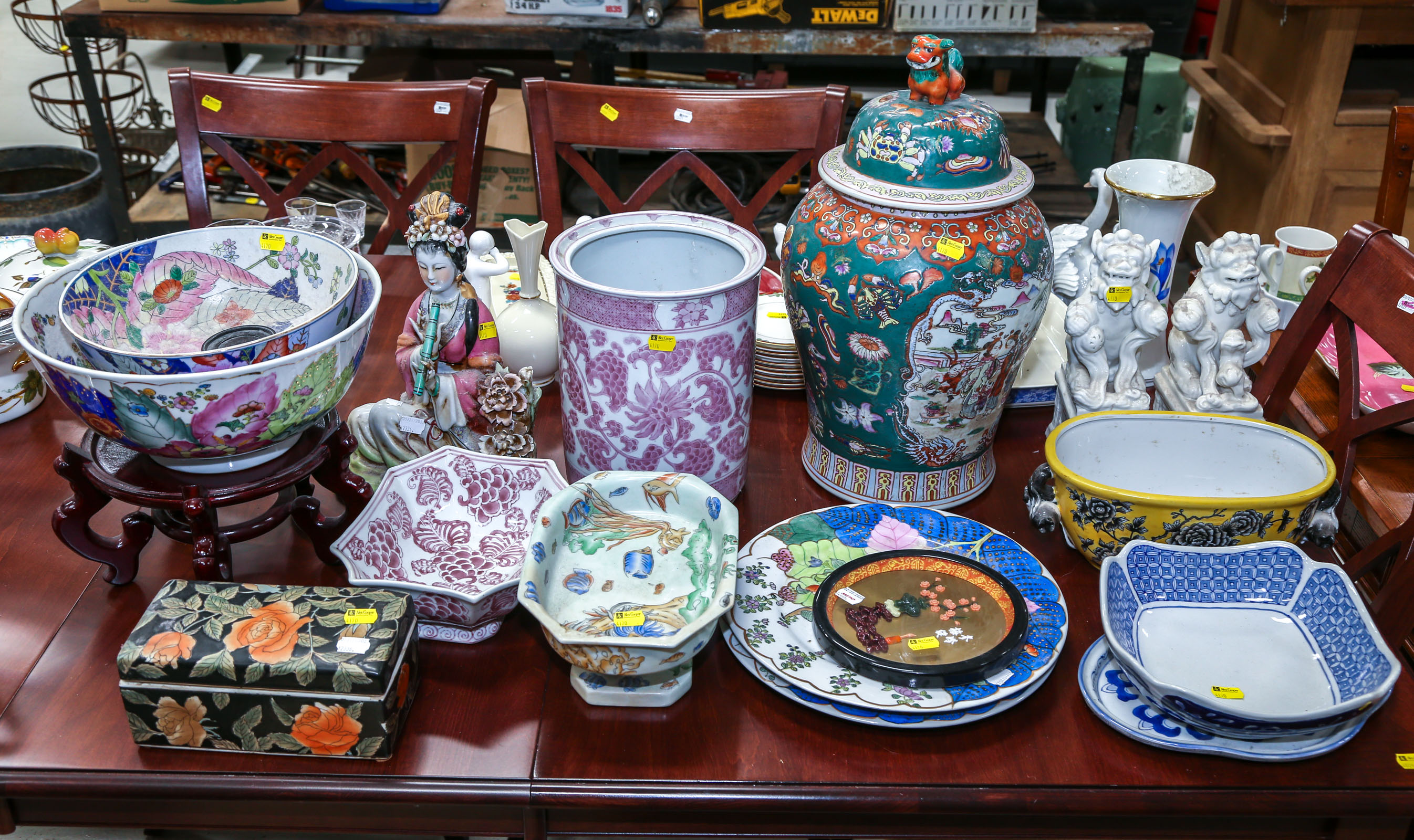 GOOD SELECTION OF MODERN CHINESE