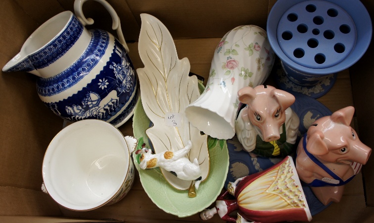 Good tray comprising of Wade Pigs
