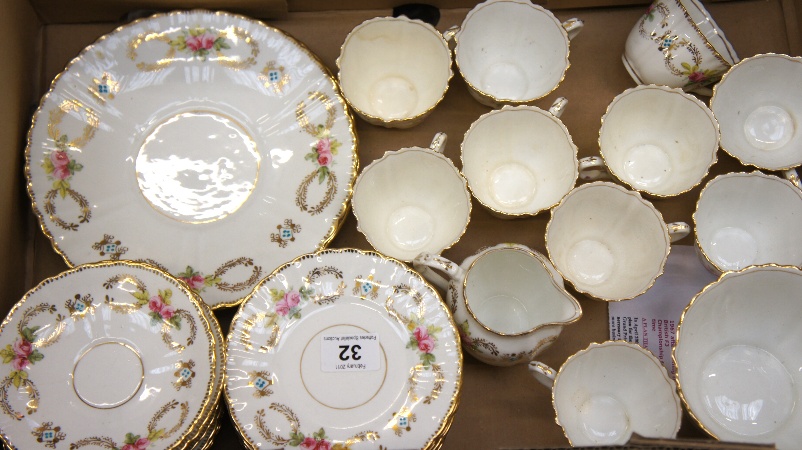 Good tray consisting of 38 pieces