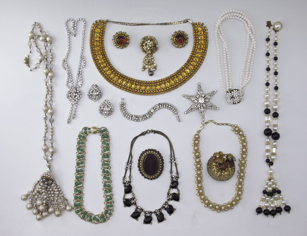 GOOD VINTAGE COSTUME JEWELRY: