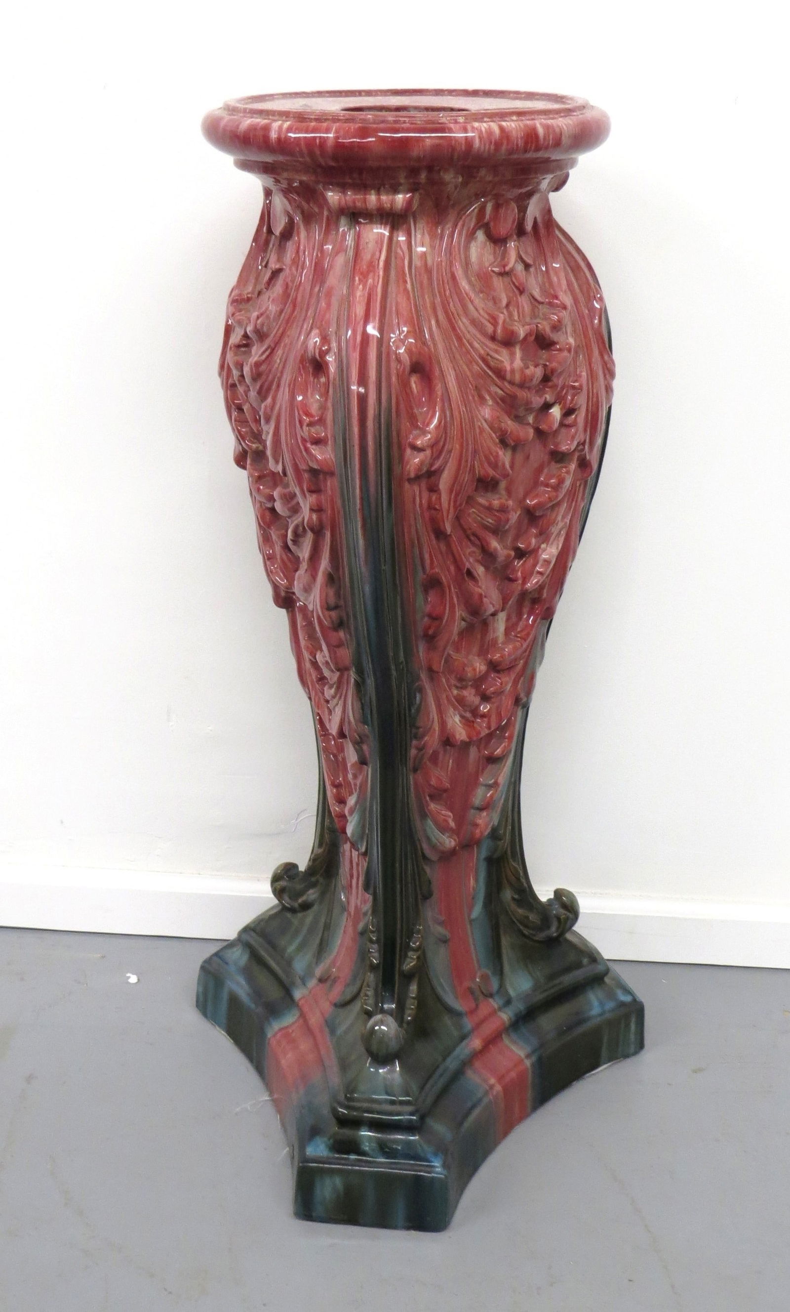 GORGEOUS TRIANGULAR MAJOLICA
