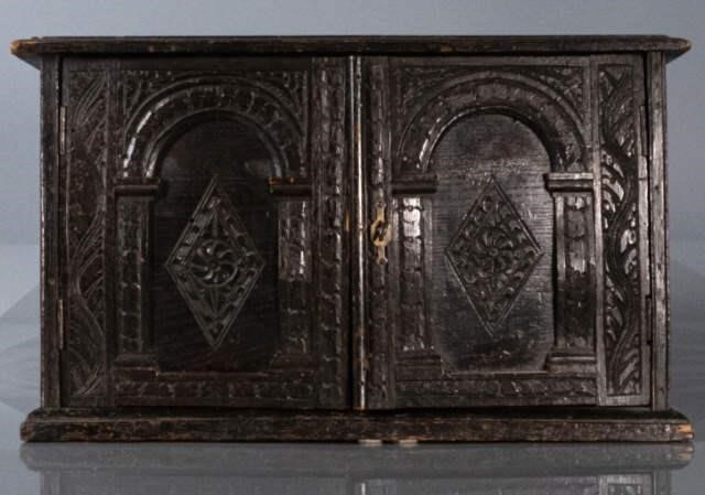 GOTHIC STYLE CONTINENTAL TABLETOP