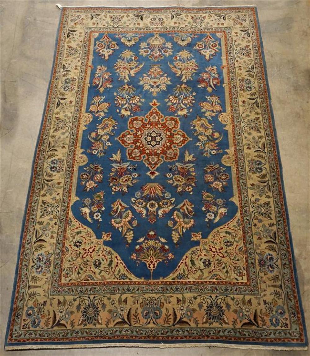 GOUM RUG, 8 FT 7 IN X 5 FT 5 INGoum