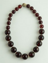 GRADUATED AMBER BEAD NECKLACEG