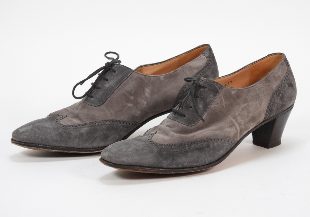 GRAVATI GRAY SUEDE OXFORD HEELS