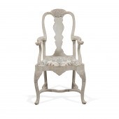 GRAY DISTRESSED PAINTED QUEEN