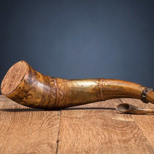Great Lakes Carved Powder Horn,