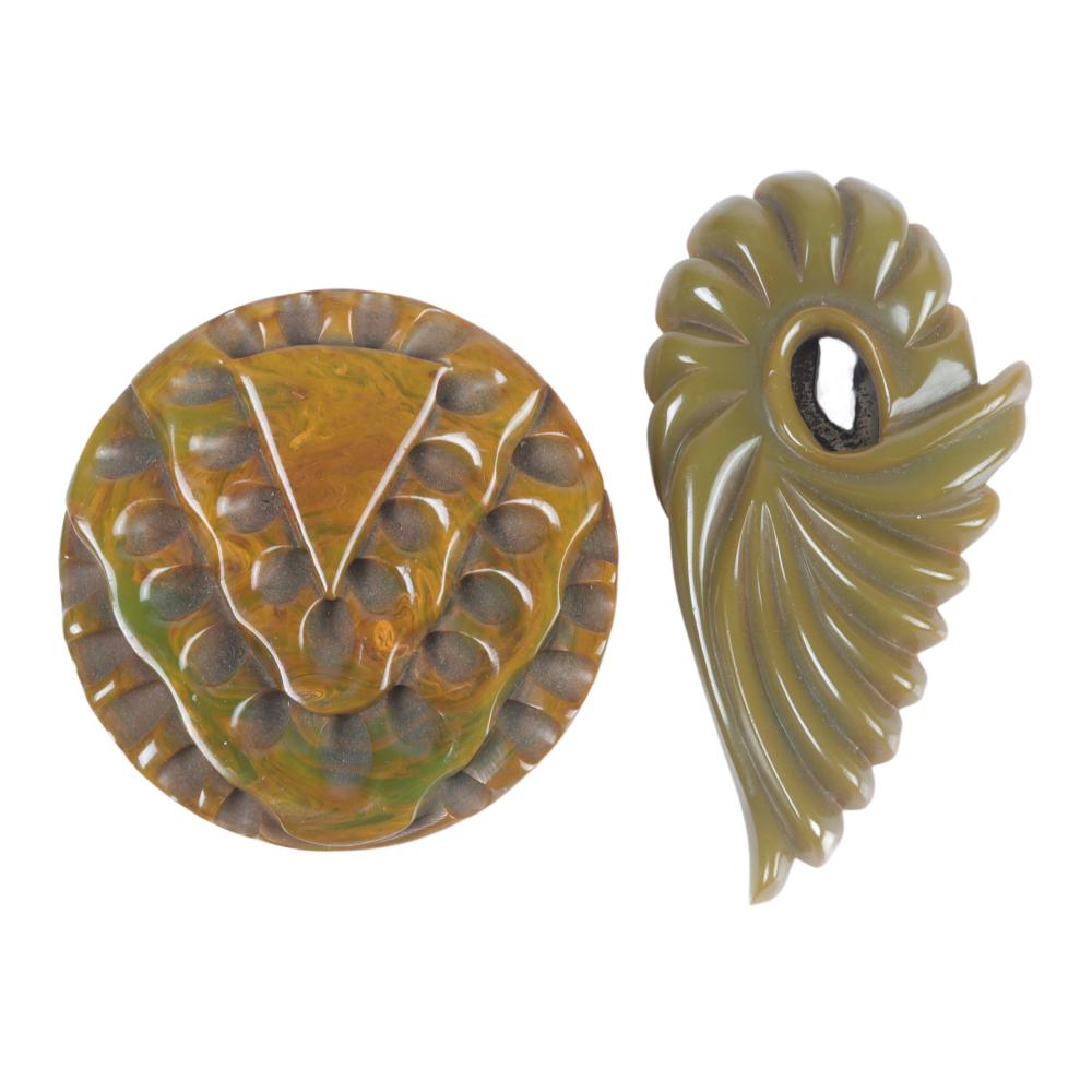 GREEN BAKELITE PIN AND GREEN