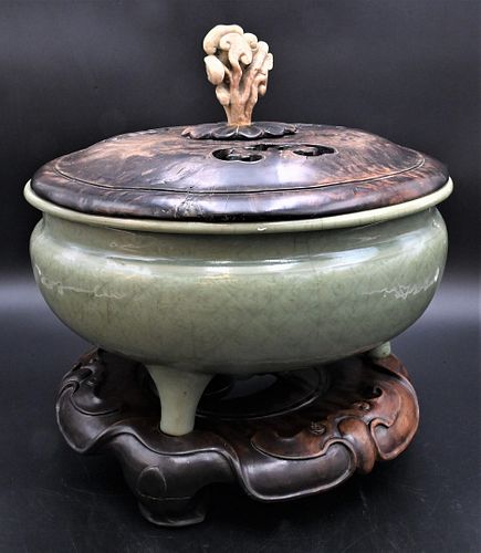 GREEN CELADON GLAZED FOOTED
