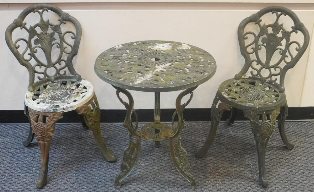 GREEN-FINISHED METAL GARDEN TABLE