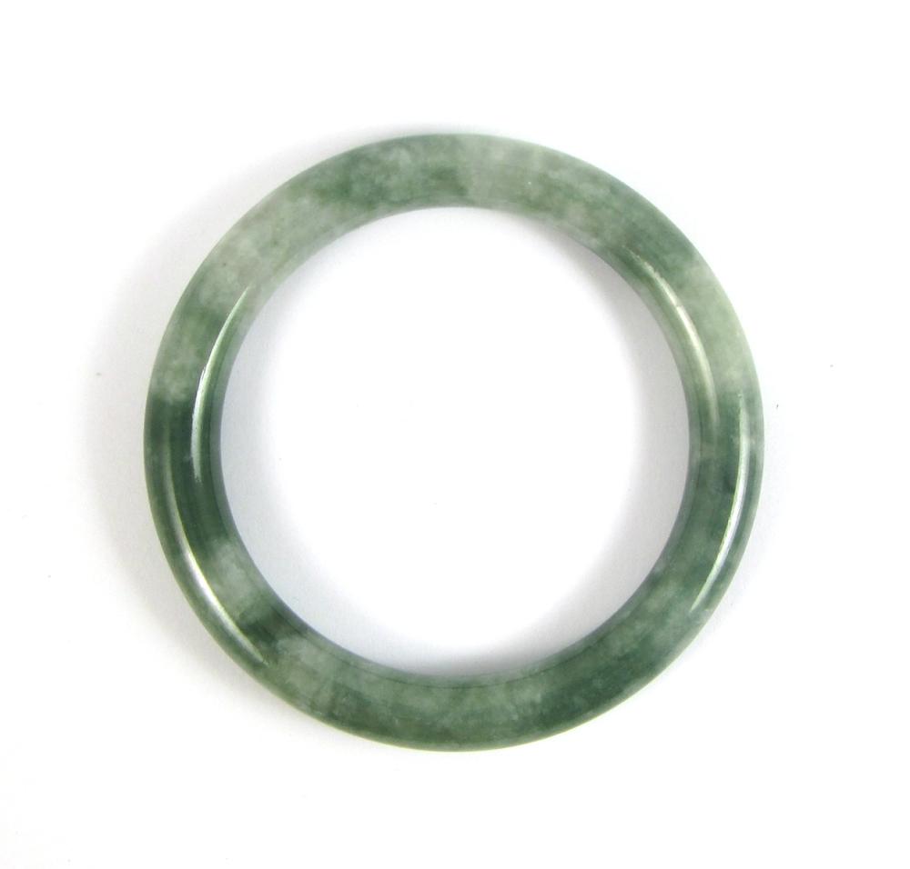 GREEN HARDSTONE ROUND SHAPED