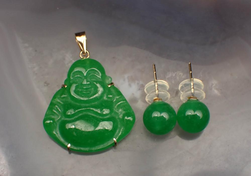 GREEN JADE PENDANT AND EAR