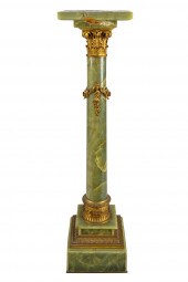 GREEN ONYX PEDESTALwith gilt m