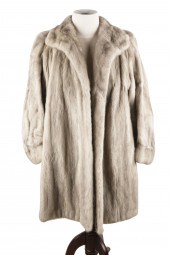 GREY FUR COATno tags shoulder