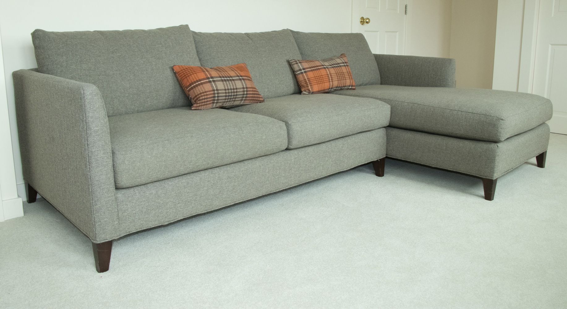 GREY SECTIONAL CORNER SOFA A gray