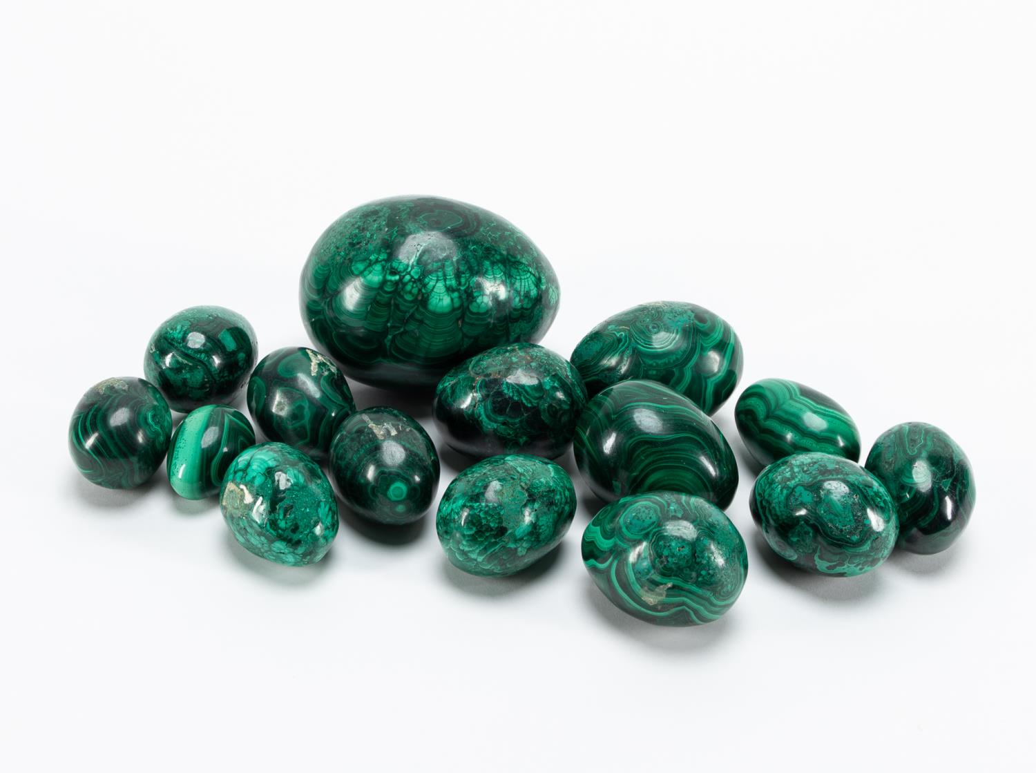 GROUP 15 VARIOUS SIZED MALACHITE