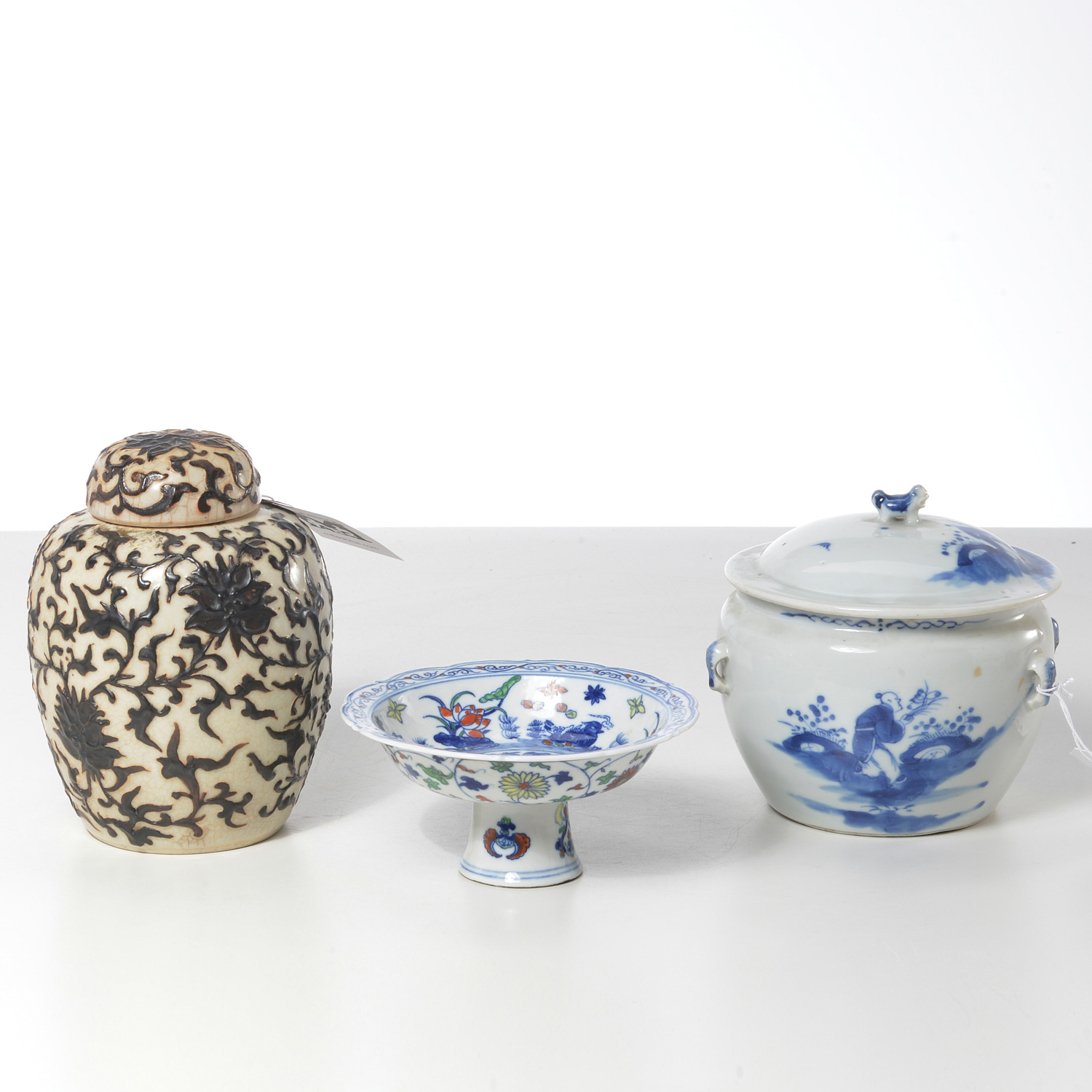 GROUP (3) CHINESE PORCELAINS