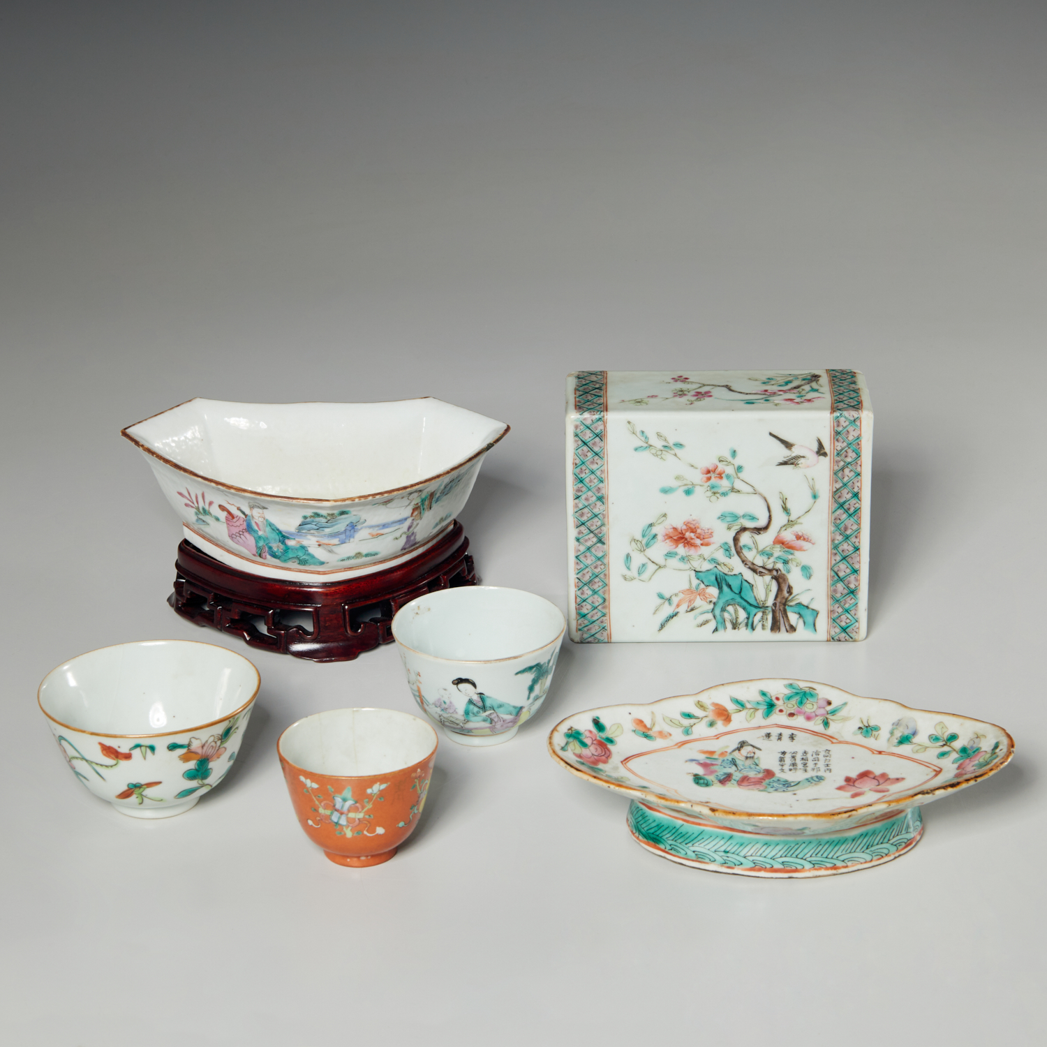GROUP CHINESE QING ERA PORCELAINS