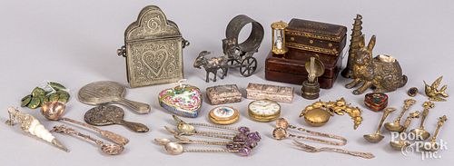 GROUP DECORATIVE
