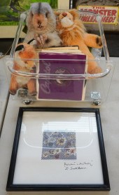 GROUP INCLUDING LUCITE MAGAZIN