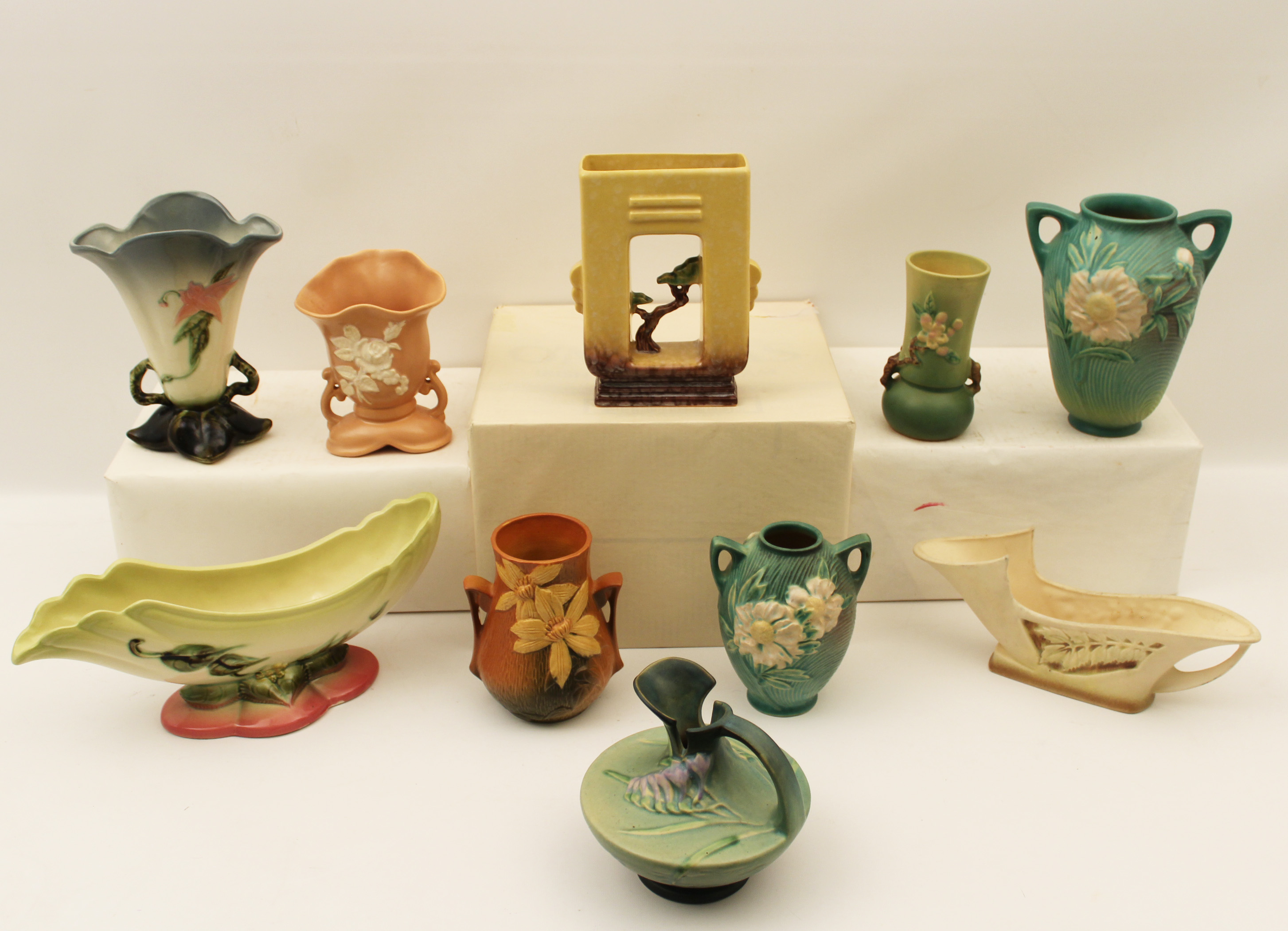 GROUP OF 10 PCS. OF ROSEVILLE AND