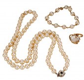 GROUP OF 14 KARAT GOLD & CULTU