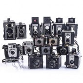 GROUP OF 16 KODAK BROWNIE CAME