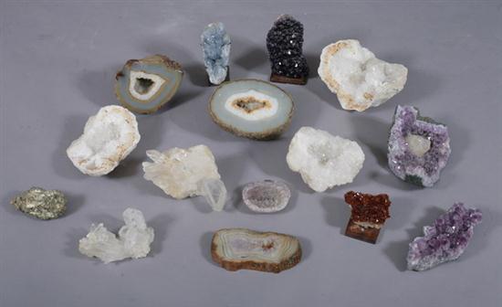 GROUP OF 22 GEODES AND CRYSTAL