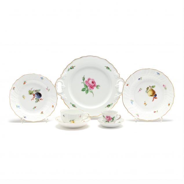 GROUP OF (26) MEISSEN TABLEWARE
