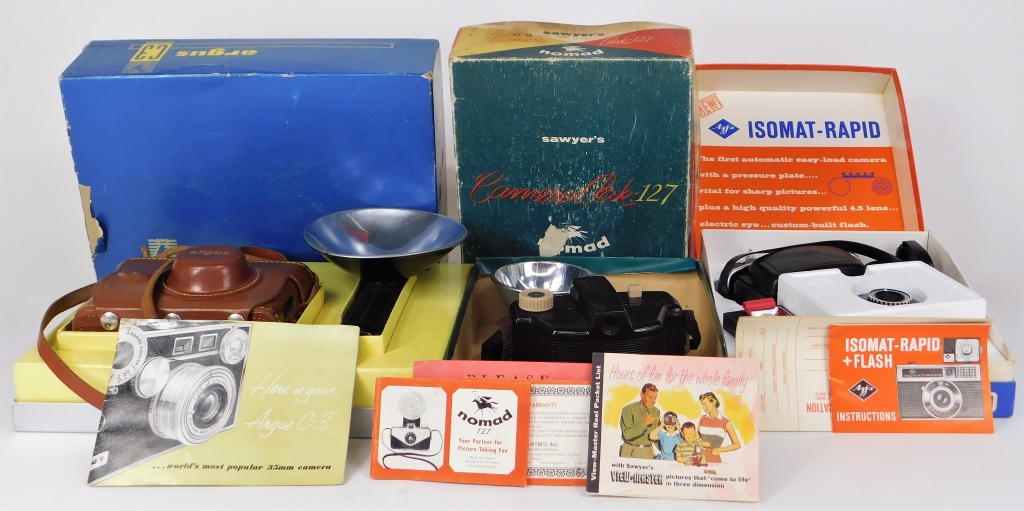 GROUP OF 3 1960S CAMERAS IN