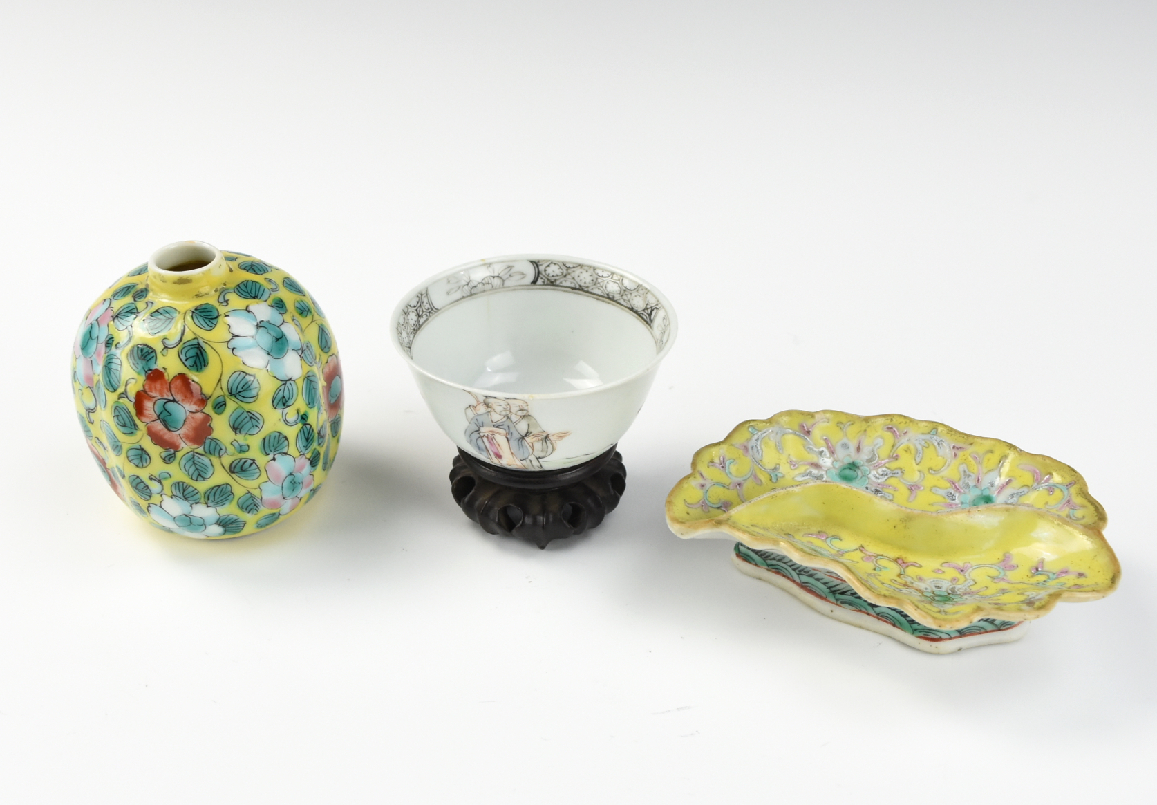 GROUP OF 3 FAMILLE ROSE JAR,