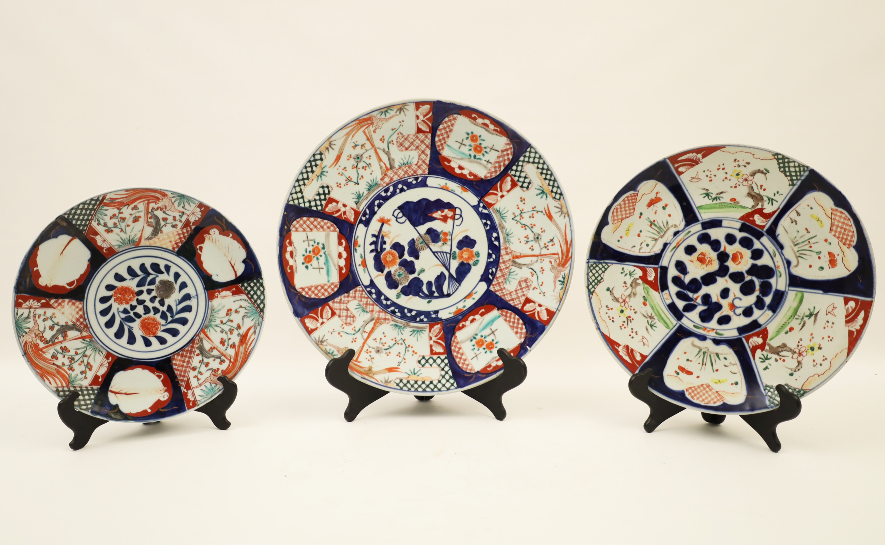 GROUP OF 3 JAPANESE PORCELAIN